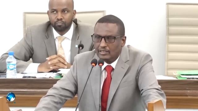 DEG DEG; Kulan deg deg ah oo xilka logu qaadi rabo Mahad Salad & G.Odowaa oo baarlamanka iskugu ima смотреть онлайн