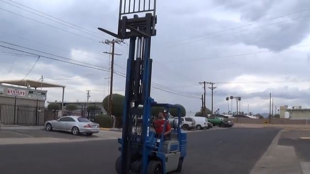 2000 Komatsu FG35ST-6 Forklift - 7000lb Capacity / Sideshifting Fork Positioner / LP (Nissan Engine смотреть онлайн
