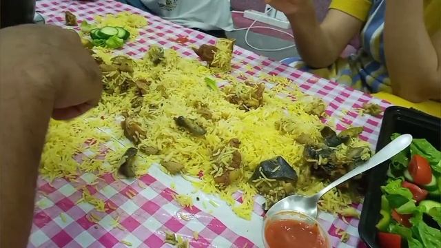 KABSA LAHAM W/ SALAD DINNER смотреть онлайн