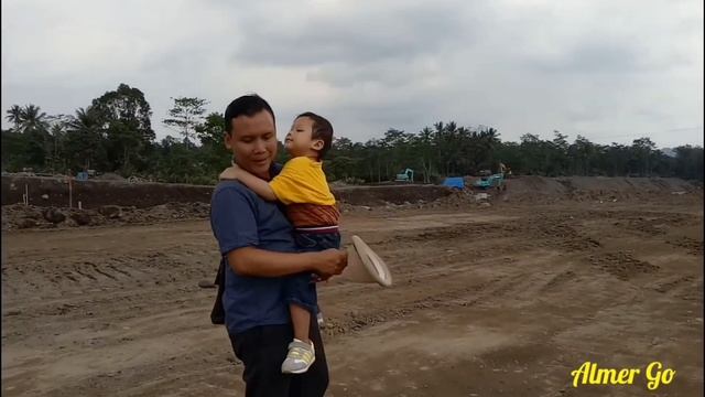 Jalan Jalan ke PROYEK tempat Kerja Kakek 😍 ada Excavator Truck Molen Truck Roller Dump Truck Gede смотреть онлайн