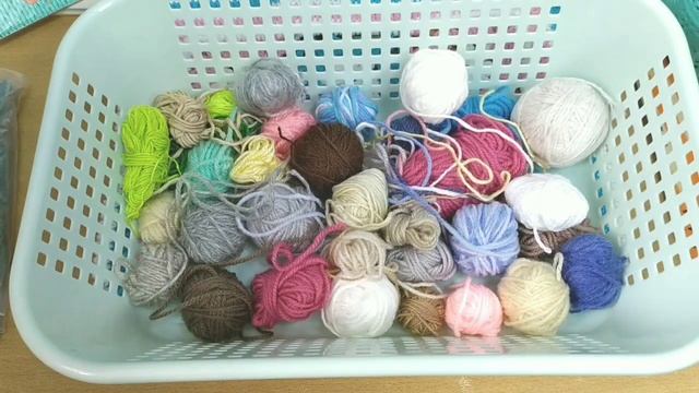 Вязание из остатков пряжи. Маленькие игрушки крючком. Серия 3 смотреть онлайн