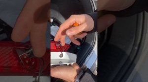 Снятие дверной карты KIA Киа соренто . Замена дверного светового огня.Установка подсветки Земли .