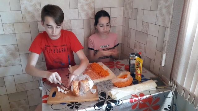 🍴✌️😄Делаем,ШАУРМУ,с сестрой😄✌️🍴 смотреть онлайн