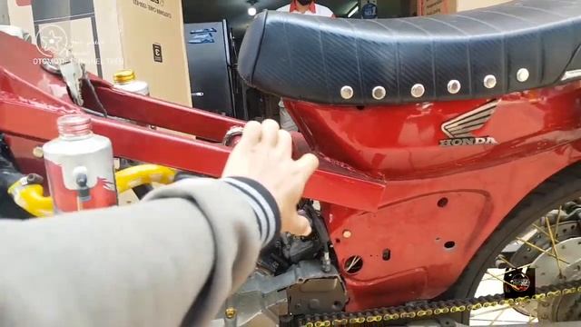 HONDA C70 SUPERCUB MODIFIKASI MEAIN NINJA 2TAK | HONDA SUPERCUB JADUL MODIFIKASI MESIN NINJA 2TAK смотреть онлайн