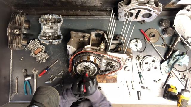 Kawasaki KZ400 Vintage KZ 400 Cafe Racer - Drive Chain Clutch Basket Removal Replace Friction Hub смотреть онлайн