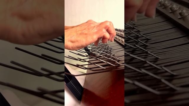 Array mbira — инструмент, разработанный в 60-х годах в США. смотреть онлайн