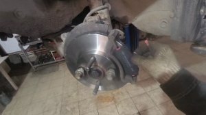 AUDI. 80. Замена дисков тормозных передних и колодок.