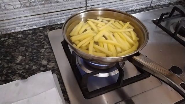 রেস্টুরেন্ট স্টাইল এ ফ্রেন্স ফ্রাই করলাম আজ বাসায়। ফ্রেন্স ফ্রাই রেসিপির সহজ পদ্ধতি। смотреть онлайн