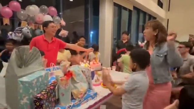 2209 Kai xin birthday cake cut part 2 смотреть онлайн