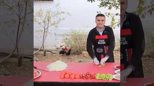 Аппетитная лапша от Буракао я эту подачу еды с лопаты уже видел...) смотреть онлайн