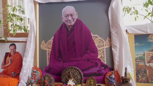 В Москве прошел День благодарности Ламе Сопе Ринпоче смотреть онлайн
