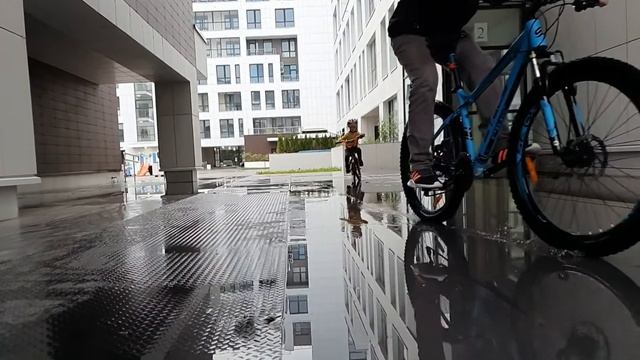 #bikelife On Quarantine 2020: Riding On Wet смотреть онлайн