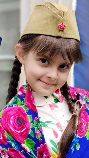 Песни военных лет - "Огонёк" (...На позиции девушка провожала бойца...) поет Ариана Гаязова