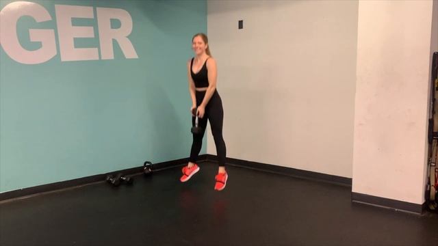 DB Squat Jump Hover смотреть онлайн