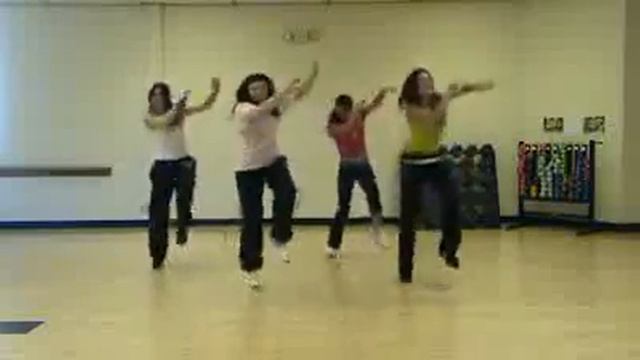 ZUMBA - "WAKA WAKA" (This time for Africa) in response to Shakira's Video 1Goal. смотреть онлайн