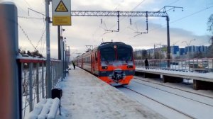 прибытие электрички на станции машмет