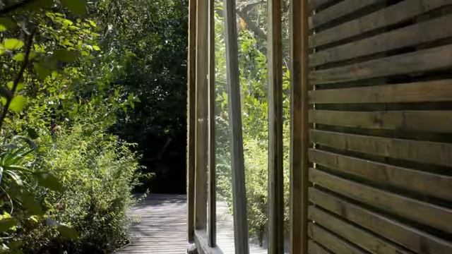 A Modern “Hermit’s Cabin” in the Santiago, Chile ¦ Parra + Edwards ¦ Small House Design смотреть онлайн