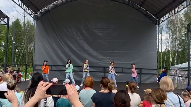 Сцена"День защиты детей" смотреть онлайн