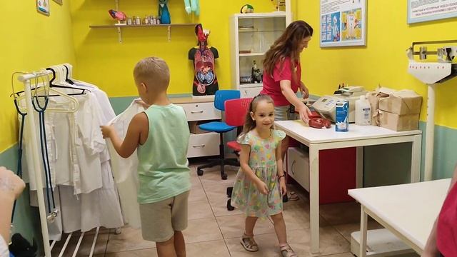 г. Самара Чадоград детский город профессий! Алиса примеряет разные профессии! Разные профессии Алис смотреть онлайн