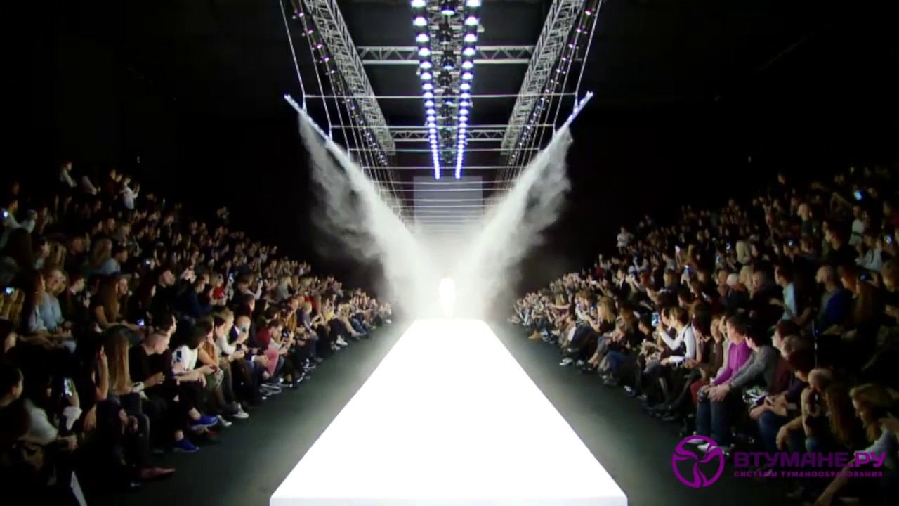 Эффекты тумана на показе Mercedes-Benz Fashion Week Moscow 2016 смотреть онлайн