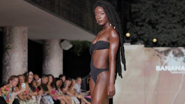 Посмотрите! Энн Нейка в замедленной съемке на шоу купальники | мода, бикини, море, модели, Bikini