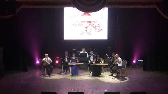Iskui Karapetyan & folk groupe "Akunq" - "Razmakan" смотреть онлайн