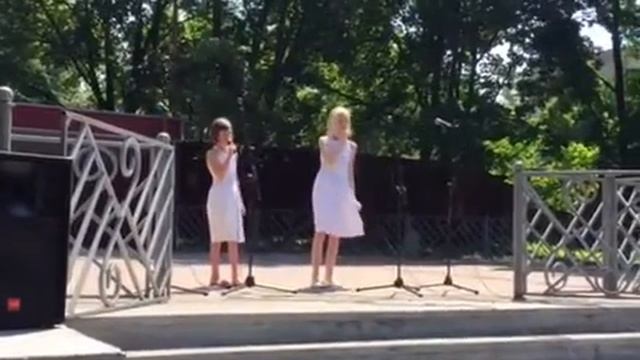 Софья Грусевич и Алина Бажанюк "Я молюся за тебе" смотреть онлайн
