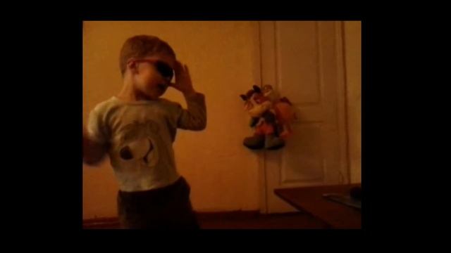 Богдан танцует и поёт смотреть онлайн