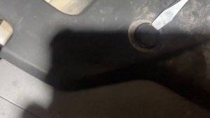 Nissan Almera G15 / Как подобраться к замку капота