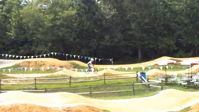 Redline BMX Who Rippin The Track смотреть онлайн