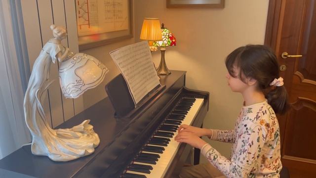 Выступление ученицы 4-го класса музыкальной школы имени Бюль-Бюля Алиевой Зивяр 20 мая 2023 года. смотреть онлайн