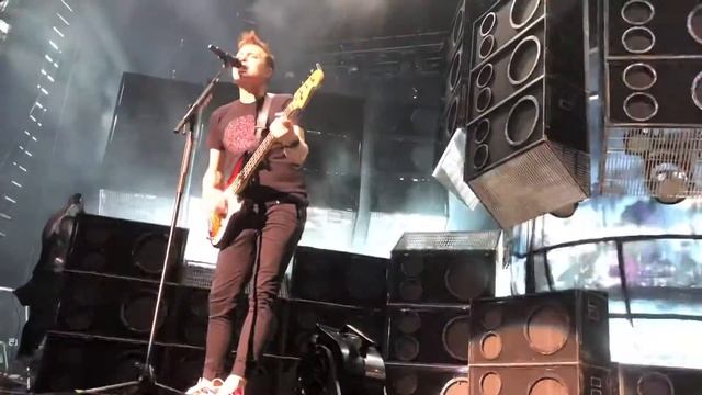 “Don’t Leave Me” LIVE by Blink 182 at Jiffy Lube Live in Bristow, VA on 7/11/19 смотреть онлайн