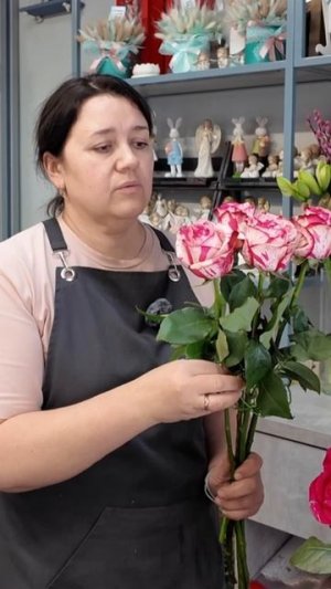 Собираем букет на каркасе вместе  #цветы #урокифлористики