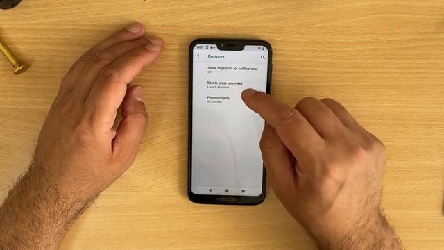 Turn your power button into camera button on Motorola G7 POWER смотреть онлайн