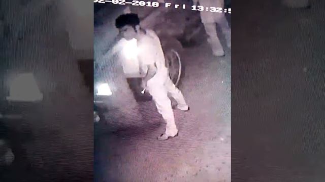 Spy camera, guy pissing in public смотреть онлайн