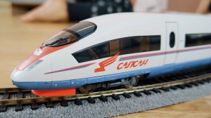 Филипп и Лев исследуют мир Piko с поездом Сапсан