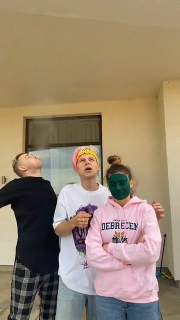 ЛИАНА ОБМАЗАЛА ЛИЦО ЗЕЛЕНКОЙ, КАК ИНСТАСАМКА - ДРИМ ТИМ ХАУС смотреть онлайн