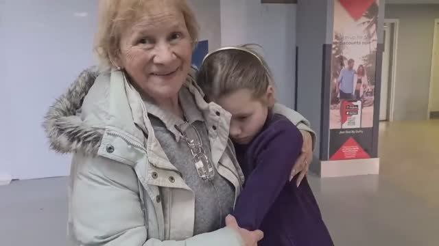 Проводили ЕЁ на самолёт... смотреть онлайн