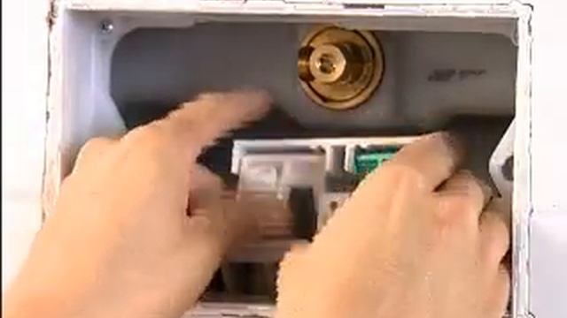 Демонтаж арматуры встроенного бачка.wmv смотреть онлайн