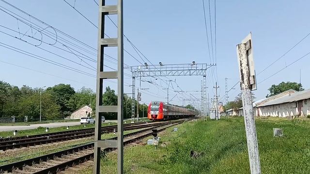 ЭС1-024 «Ласточка» сообщением Кисловодск—Минеральные Воды пролетает о.п. Скачки#ржд #жд #поезда #эс смотреть онлайн
