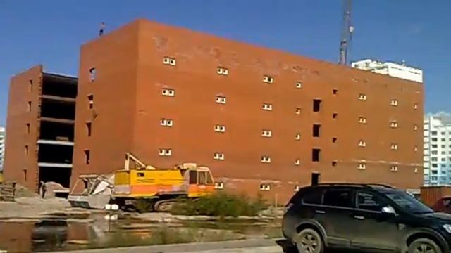 Фонтан из-под земли на Спортивной в Новосибирске.mp4 смотреть онлайн