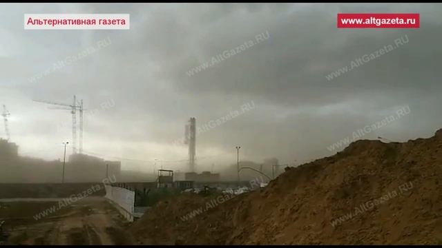 Ураганный ветер повалил башенный кран смотреть онлайн