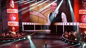 Юлия Пересильд поёт акапельно "Эхо любви" на премии "Марка №1" 15 декабря 2023 года