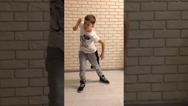 Он просто круто танцует! iT Is KRUMP смотреть онлайн