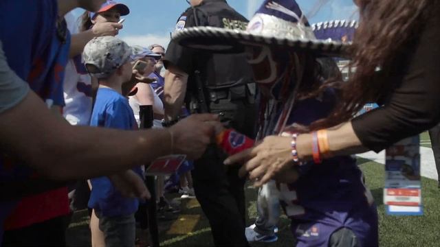 Buffalo Bills Celebrate Superfan Pancho Billa's Life At Home Opener смотреть онлайн
