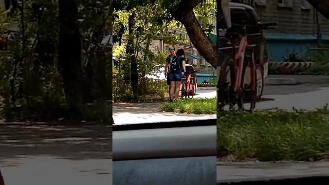 Парень помог девушке смотреть онлайн