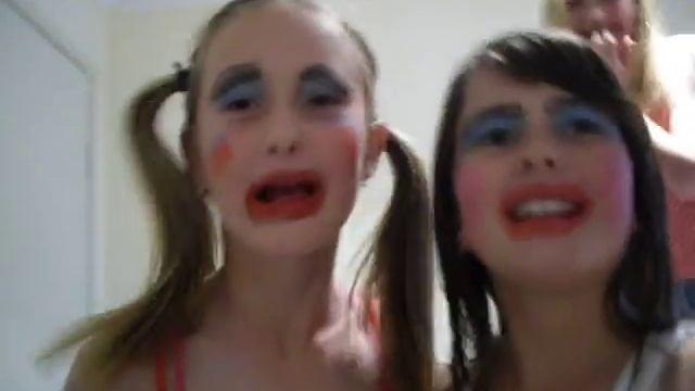 Mimi and Fifi's Beauty смотреть онлайн
