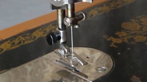 Как установить лапку в машинке