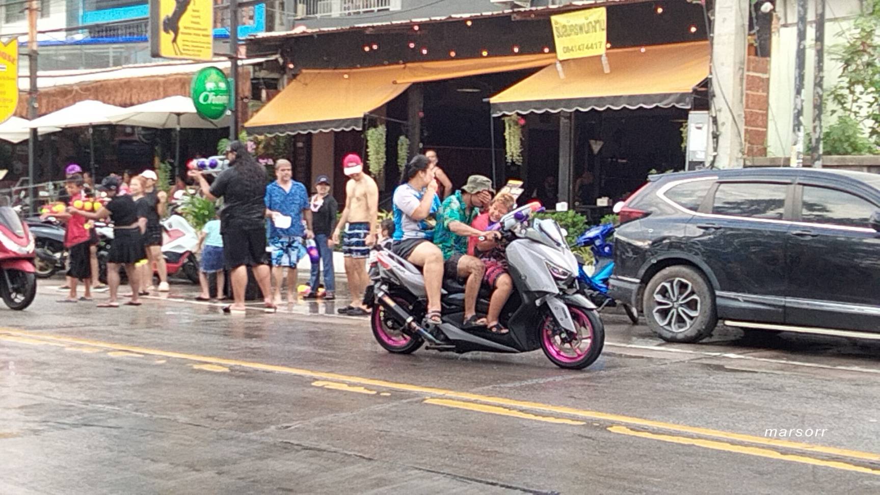 просто обливашки ч.3 сонгкран -2025 ปืใหม่ новый год วันสงกรานด์ Songkran пустовато на джомтьен