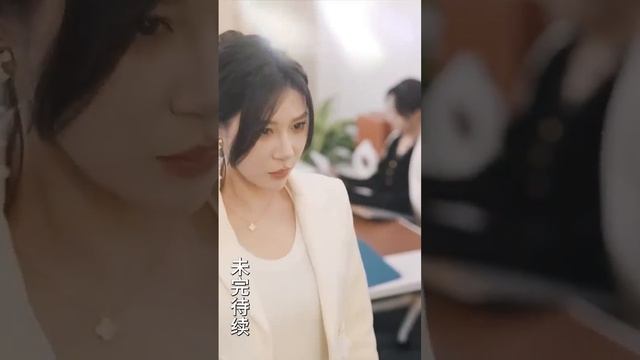 她為愛放棄事業當全職主婦，卻發現老實的他在外面包養小三，她不哭不鬧聯合小三的老公收集證據，當眾揭穿他的真面目！ смотреть онлайн